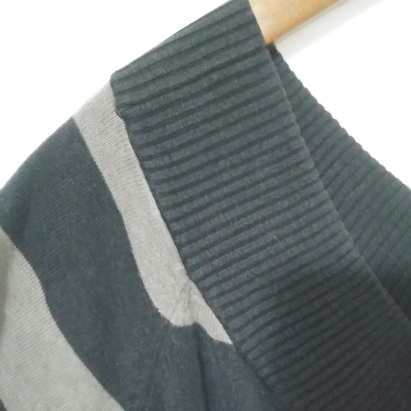 TORRID Black Gray Striped Sweater Top Plus sz 3Short Sleeve - Picture 3 of 5